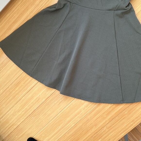 NWOT-H&M DIVIDED OLIVE FLARE DRESS - Picture 3 of 6